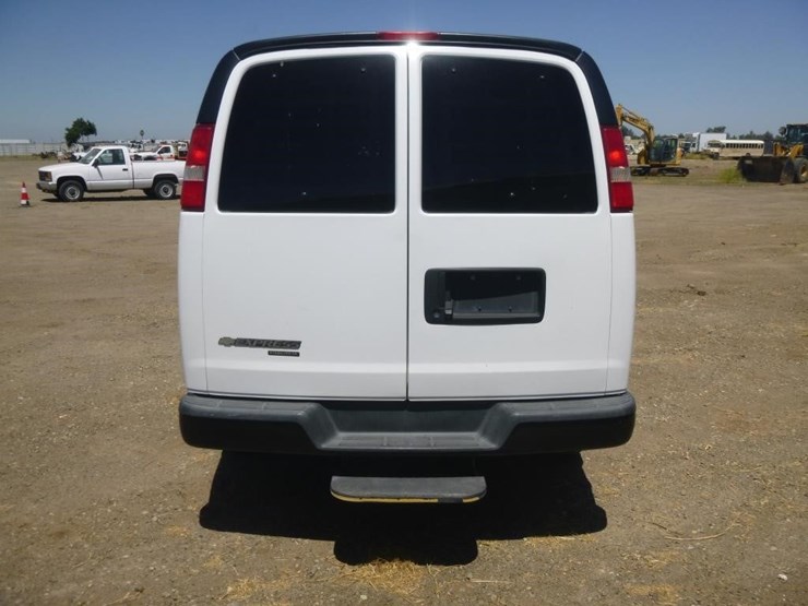 2016-chevrolet-express-3500-image-18