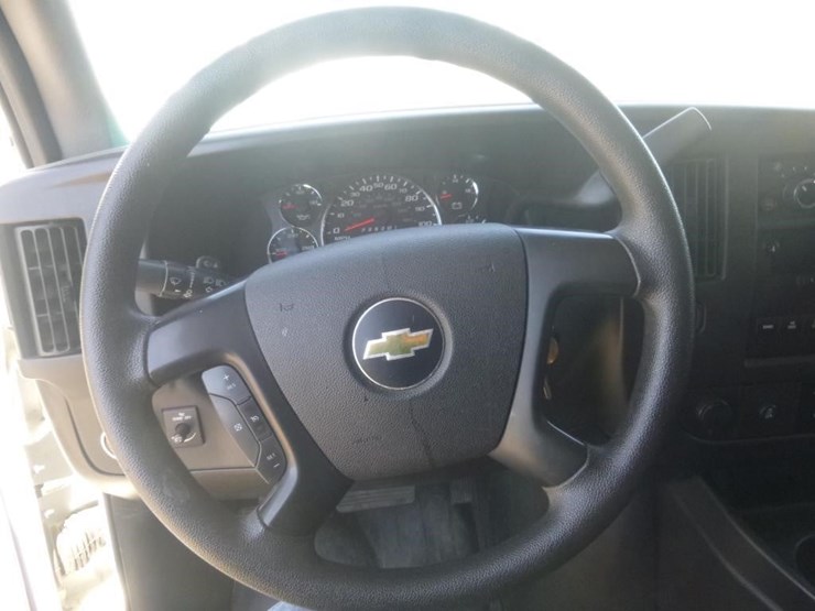 2013-chevrolet-3500-image-9