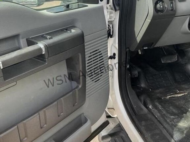 2015-ford-f550-image-26