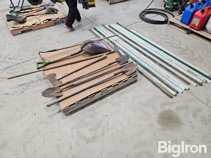 gardening/yard-tools-and-fence-posts-image-7