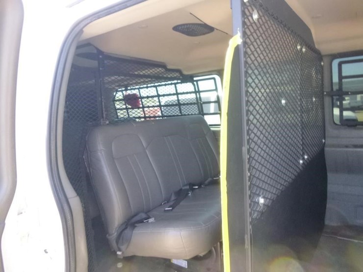2016-chevrolet-express-3500-image-18