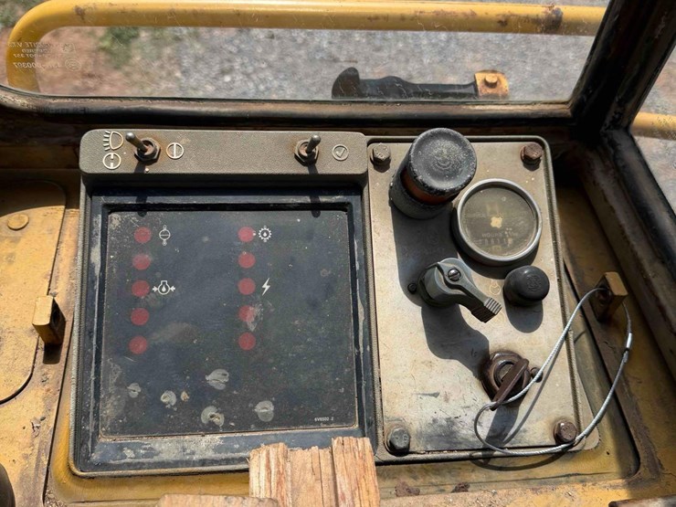 1990-caterpillar-943-image-22