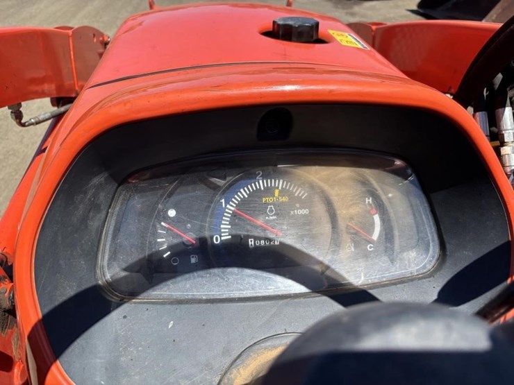2013-kubota-l3800d-image-39