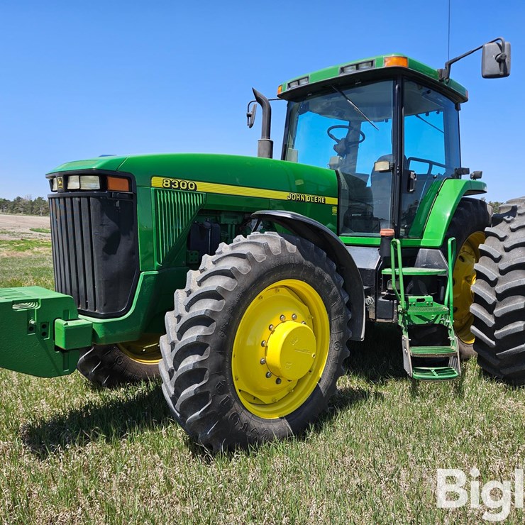 1997 JOHN DEERE 8300