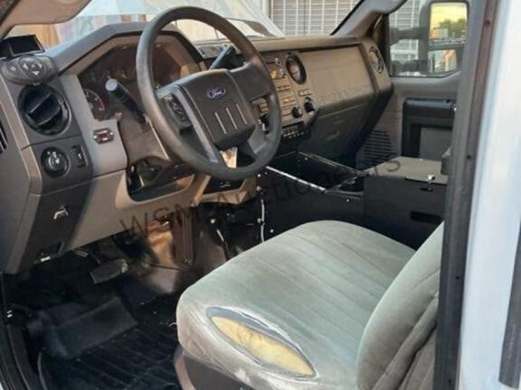 2016-ford-f550-image-29