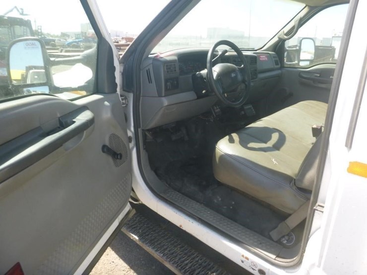 2002-ford-f550-image-15