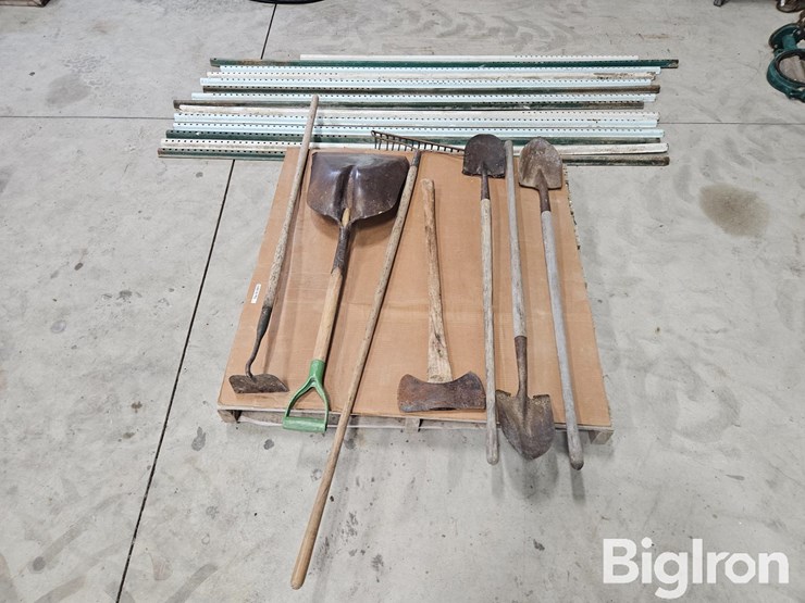 gardening/yard-tools-and-fence-posts-image-8