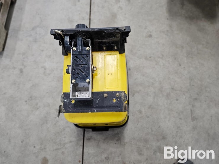 john-deere-planter-insecticide-boxes-image-9