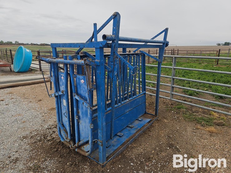priefert-model-85-cattle-chute-w/-head-gate-image-1