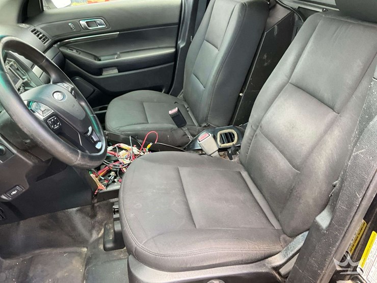 2017-ford-explorer-image-18