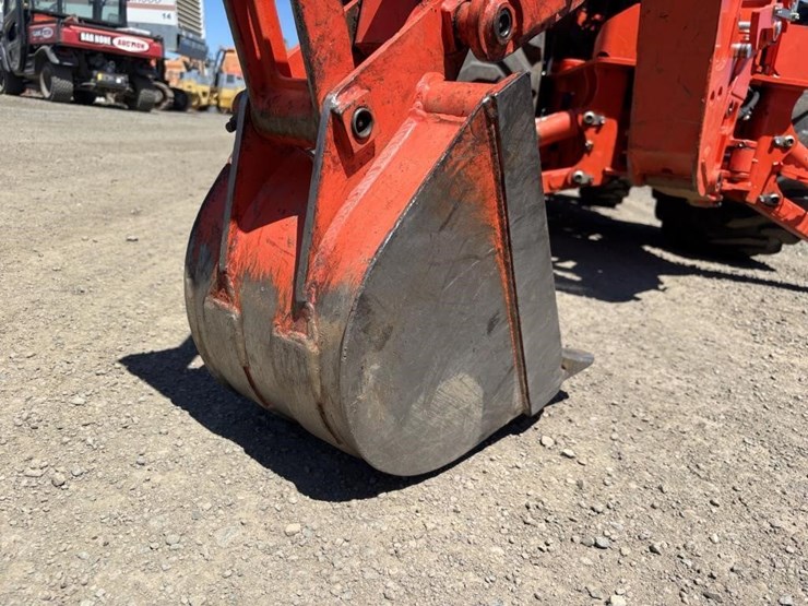 2013-kubota-l3800d-image-17