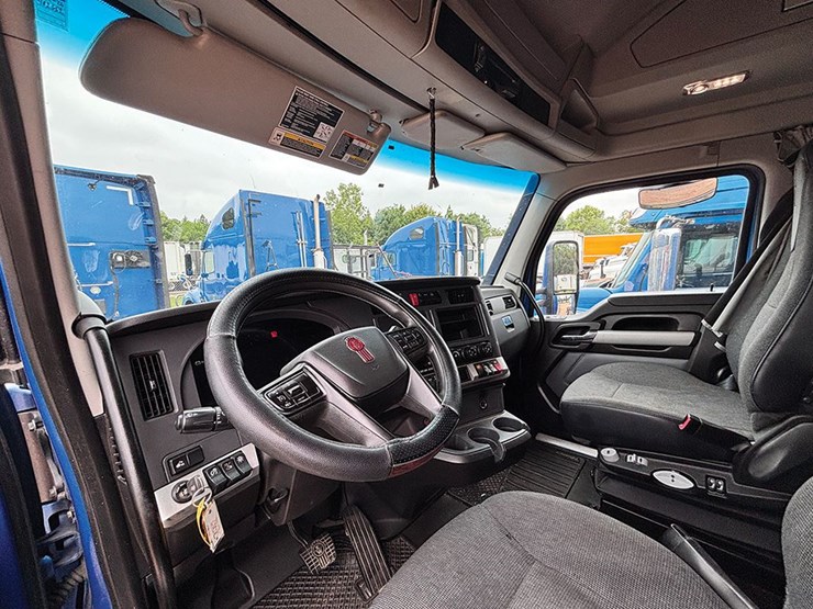 2023-kenworth-t680-image-2