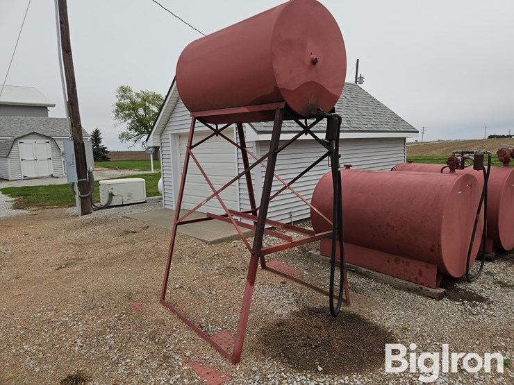300-gal-fuel-tank-on-stand-image-3