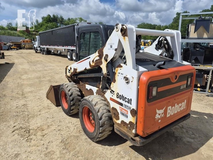 2013-bobcat-s570-image-2