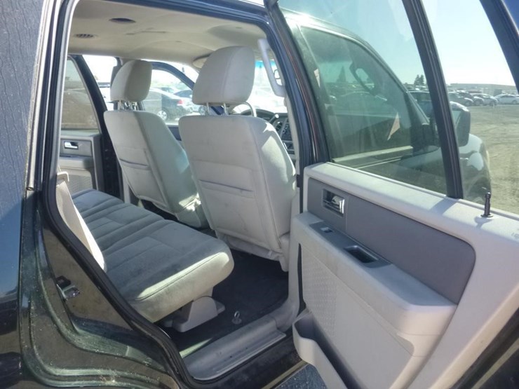 2011-ford-expedition-image-8