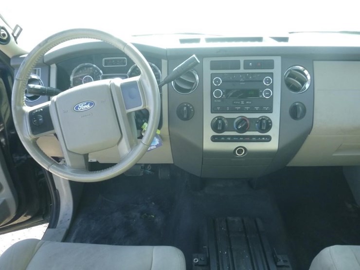 2011-ford-expedition-image-9