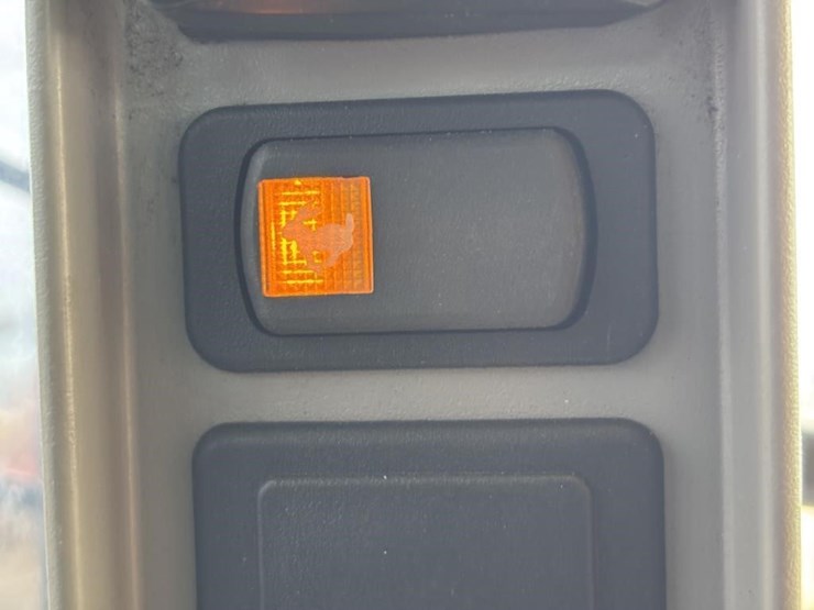 2021-new-holland-l328-image-37