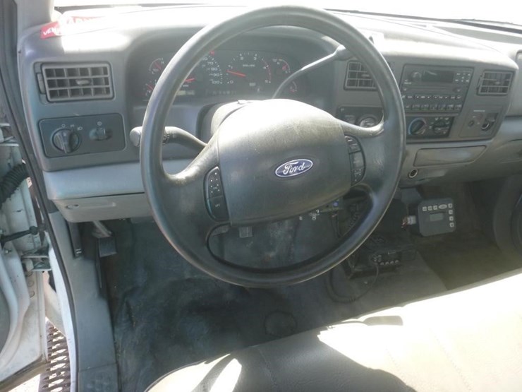2002-ford-f550-image-18