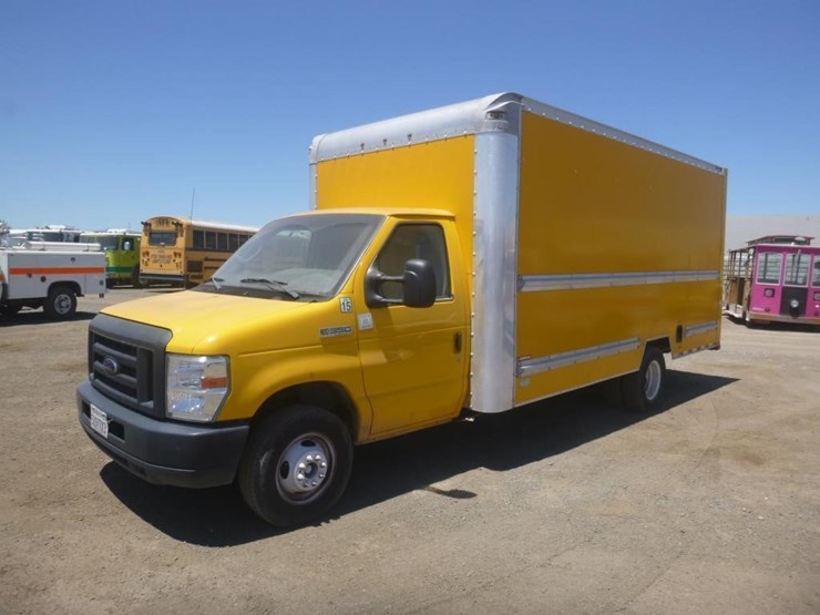 2019-ford-e350-image-1
