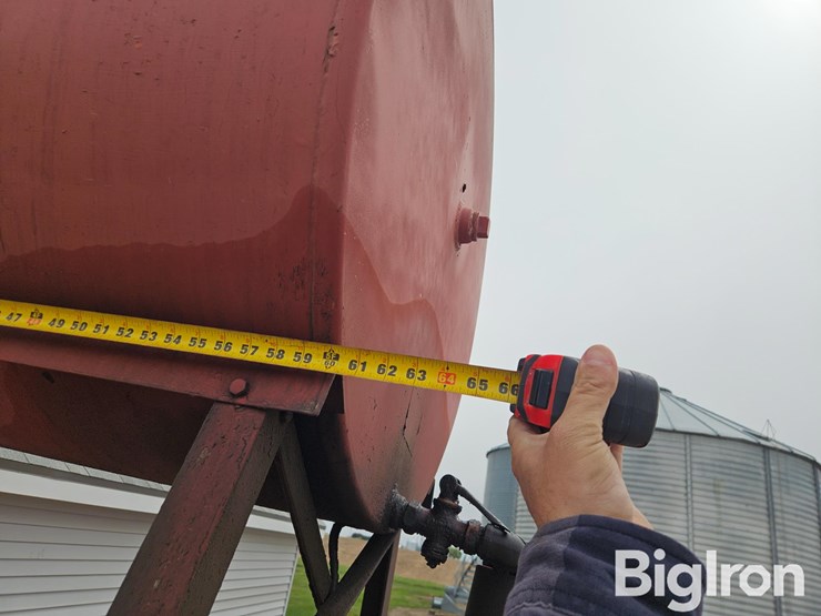 300-gal-fuel-tank-on-stand-image-8