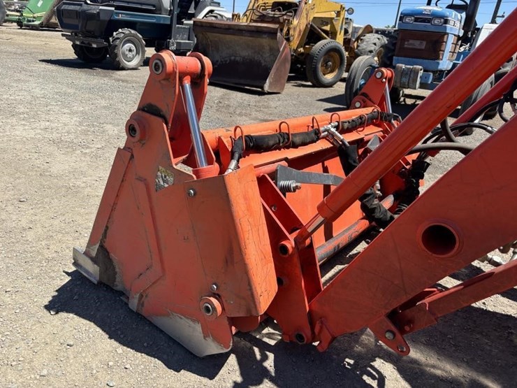 2013-kubota-l3800d-image-9