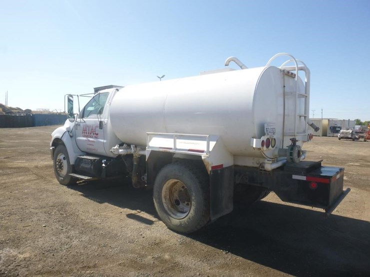 2011-ford-f750-image-4