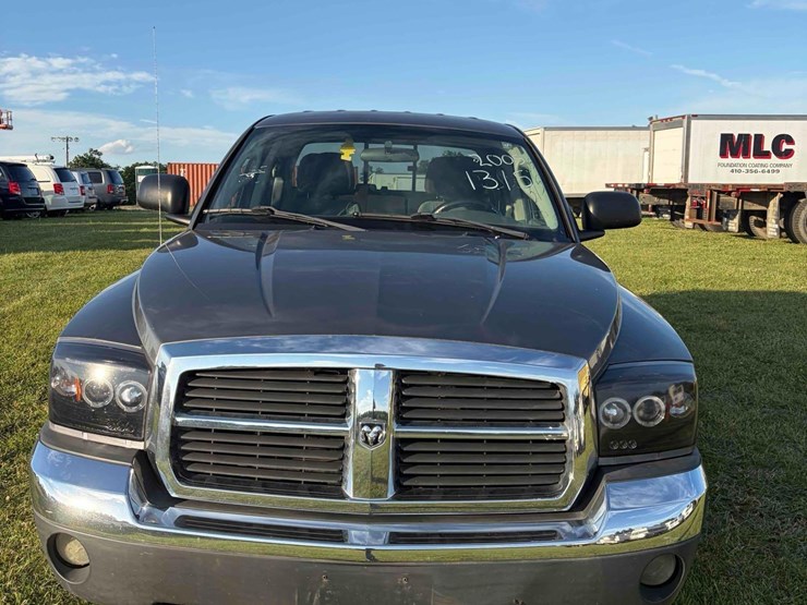 2005-dodge-dakota-image-2