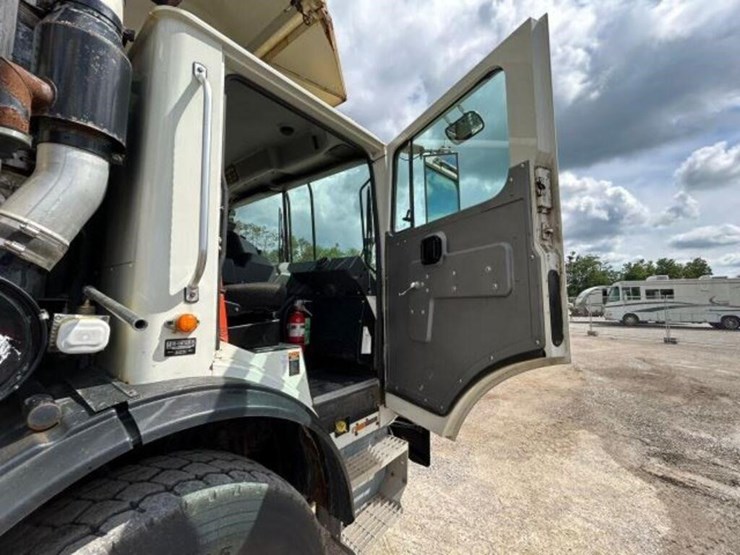 2020-mack-terrapro-tri/a-garbage-truck-1m2te1gc0lm-image-31