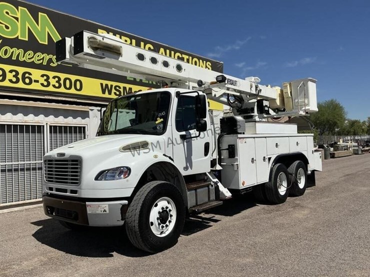 2013-freightliner-m2-106-image-2