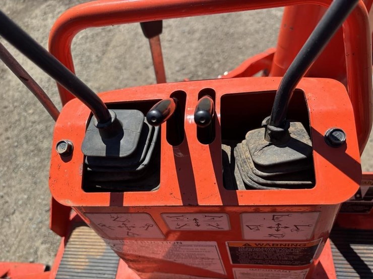 2013-kubota-l3800d-image-28