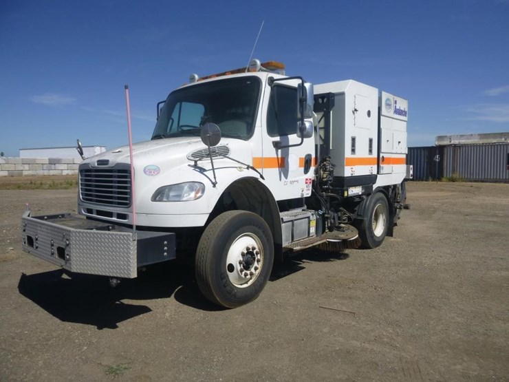 2016-freightliner-m2-106-image-2