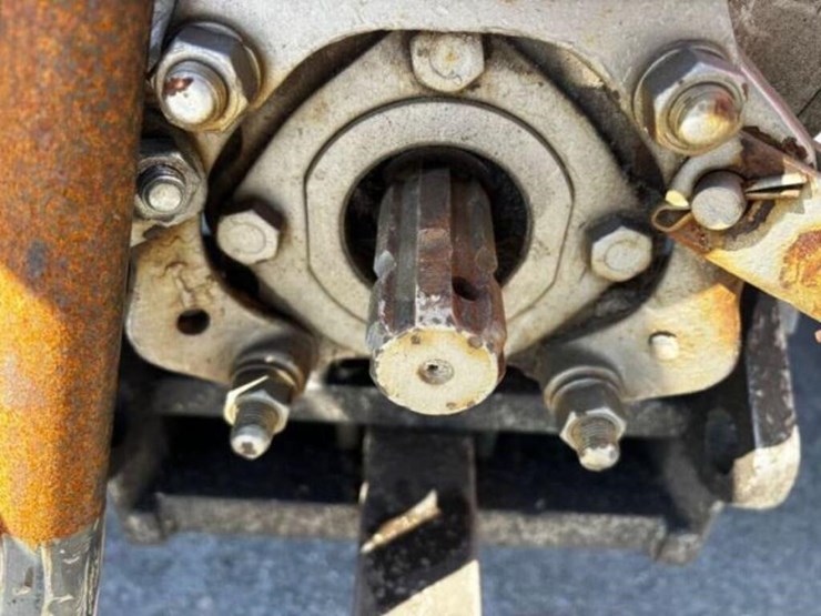 massey-ferguson-135-image-32