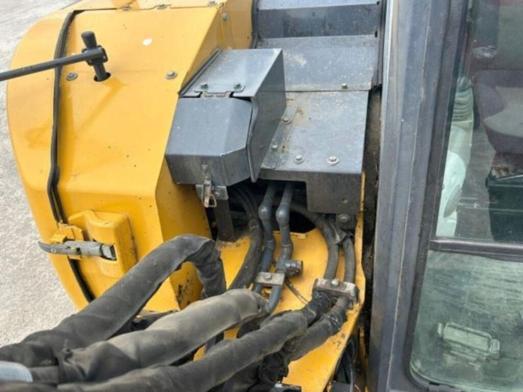 2014-deere-85g-image-45
