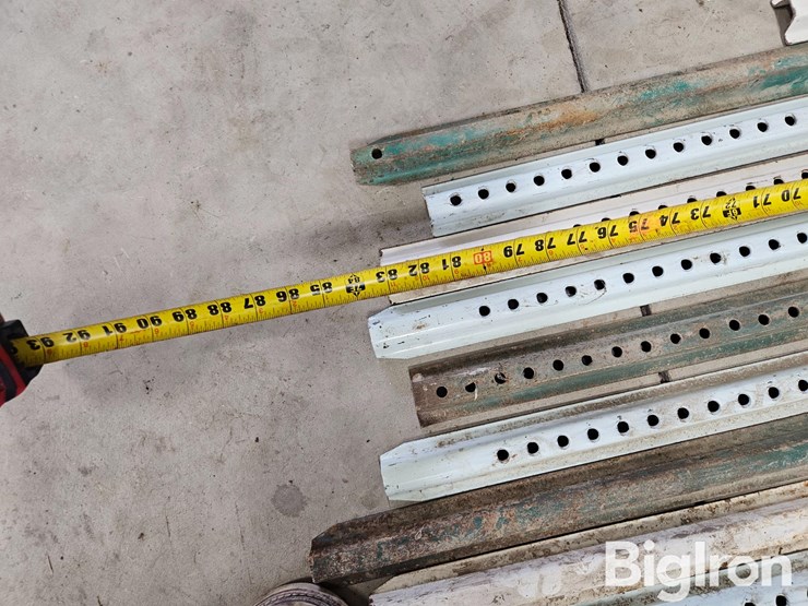 gardening/yard-tools-and-fence-posts-image-13