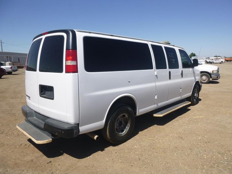 2013-chevrolet-3500-image-4