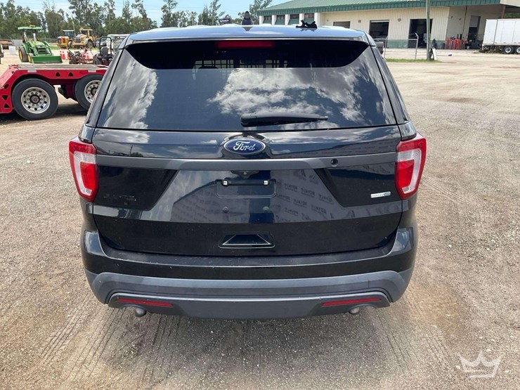 2017-ford-explorer-image-27