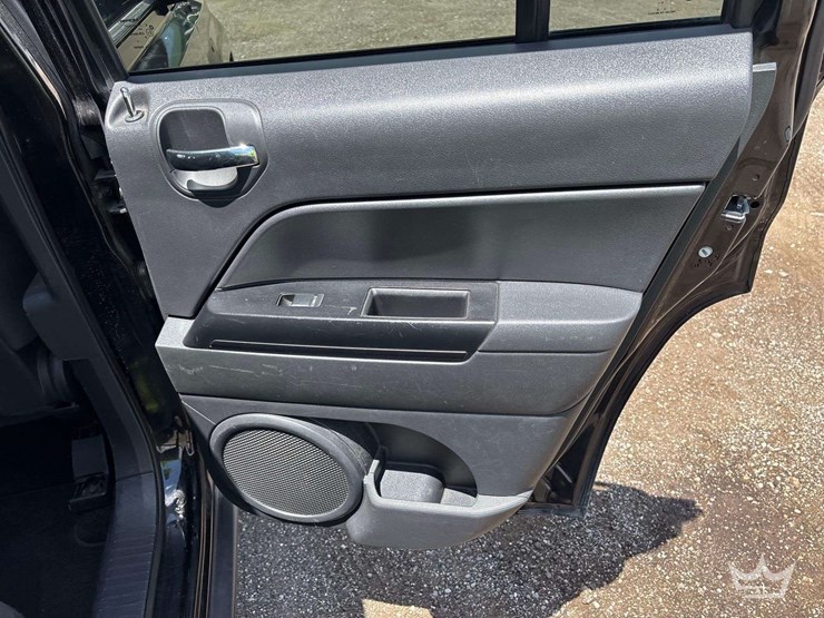 2015-jeep-cherokee-image-52