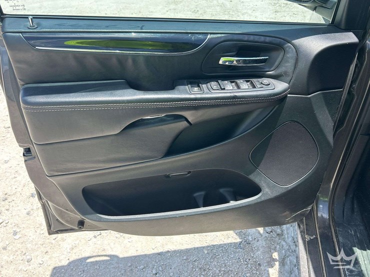 2016-dodge-grand-caravan-image-11