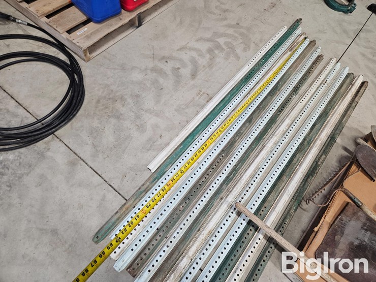 gardening/yard-tools-and-fence-posts-image-12