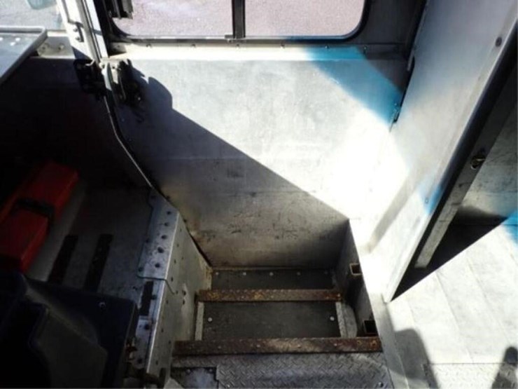 2008-freightliner-mt55-image-37