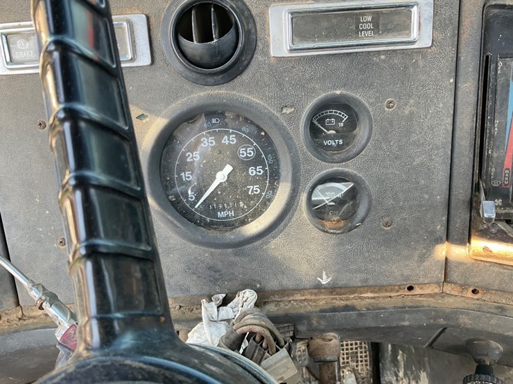 1988-ford-l8000-image-16