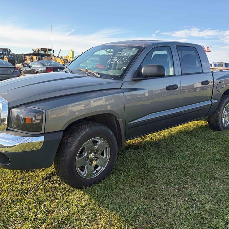 2005 DODGE DAKOTA
