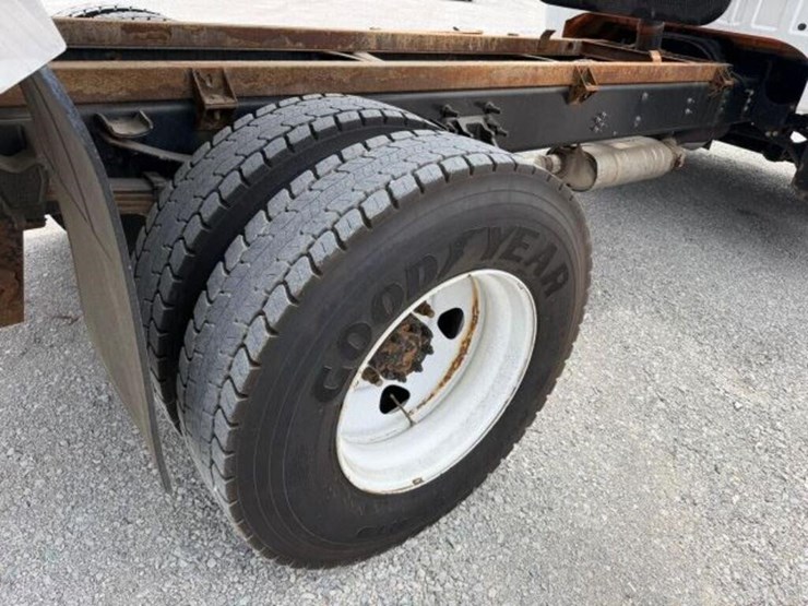 2022-ford-f650-xl-image-40