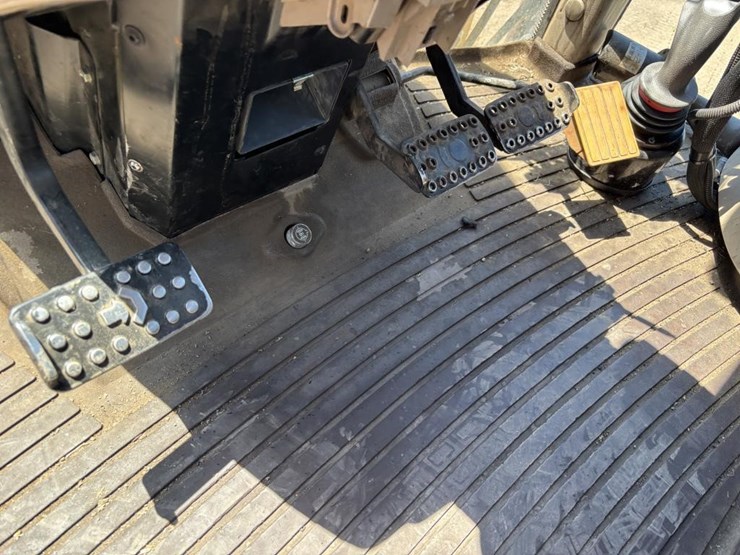 2006-john-deere-7220-image-37