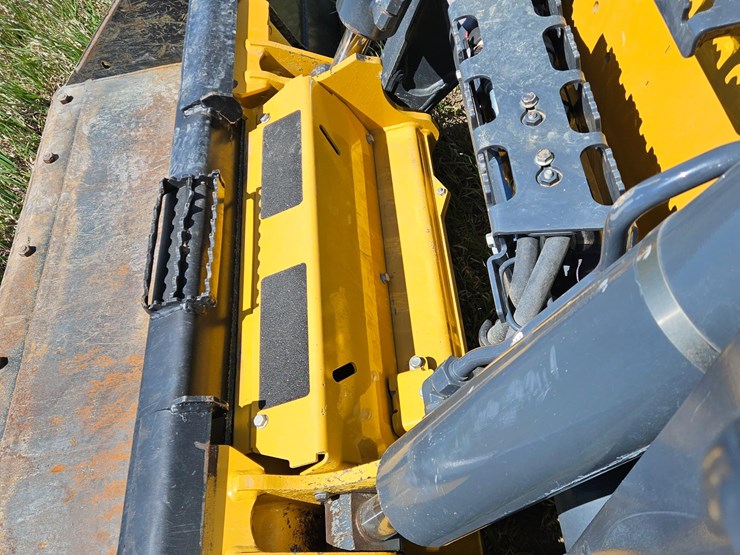 2019-deere-332g-image-19