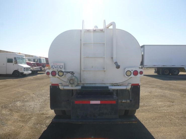 2011-ford-f750-image-6