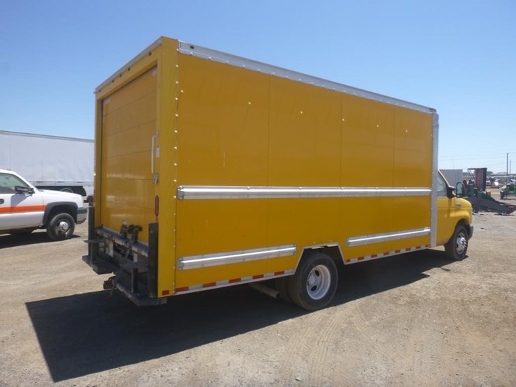 2019-ford-e350-image-3