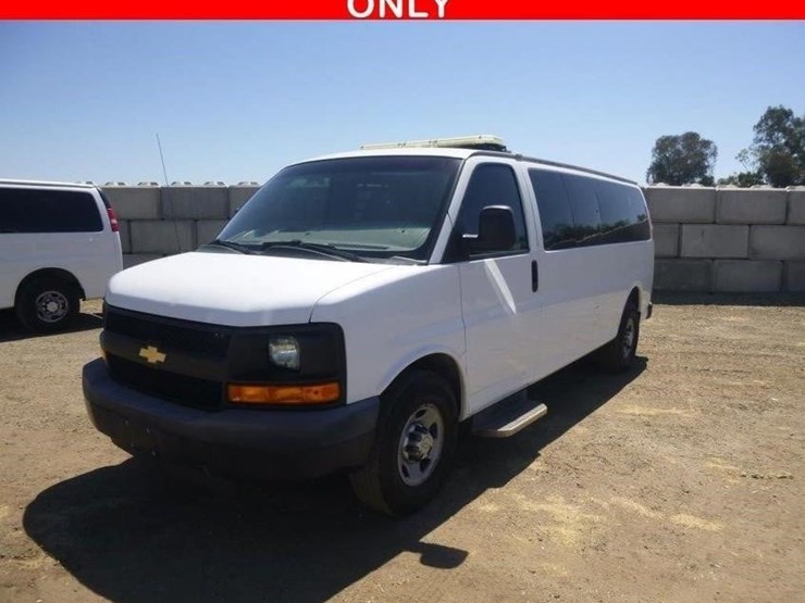 2013-chevrolet-3500-image-1