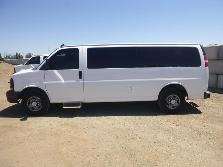 2016-chevrolet-express-3500-image-6