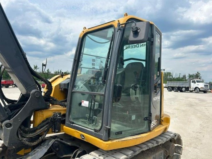 2014-deere-85g-image-84